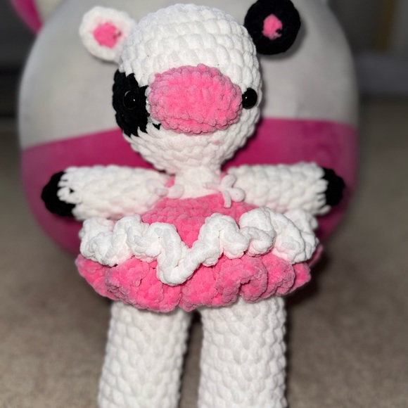 Tender dancing cow cute - Picture 1 of 5